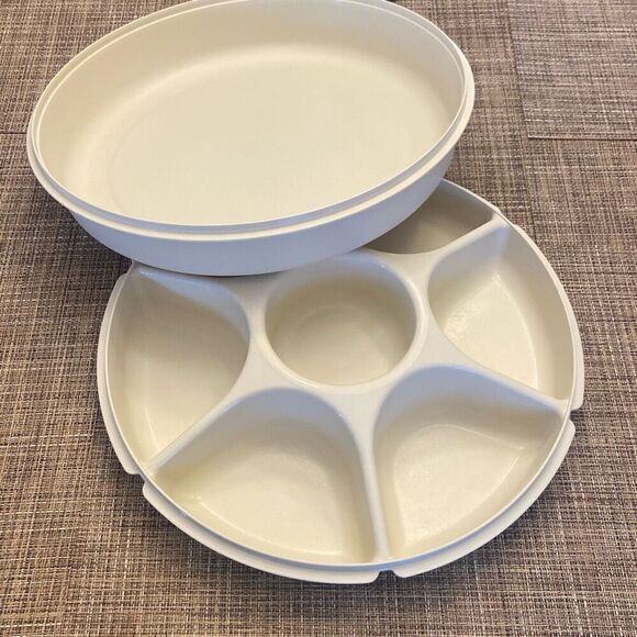 Vintage Tupperware Divided Veggie Relish Chip Dip Serving Tray with Lid 1666-4 - Picture 1 of 12
